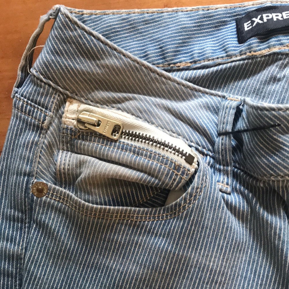 Jeans - Picture 2 of 3